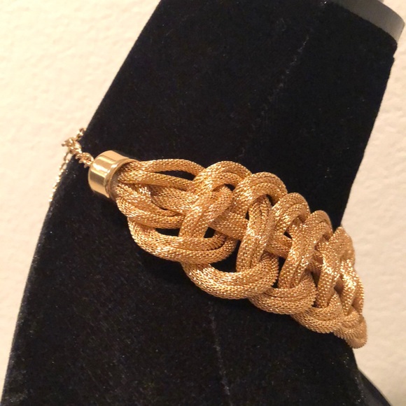 Braided mesh gold statement necklace - Picture 3 of 5